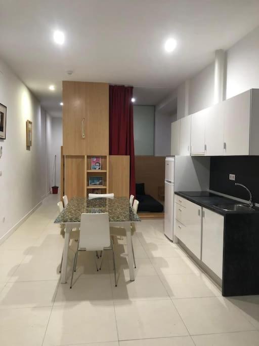 Japanese Style 9 Person Flat, Close To Alhambra
