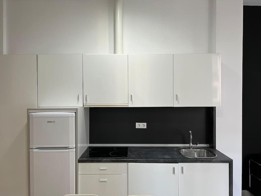 Japanese Style 9 Person Flat, Close To Alhambra Appartement