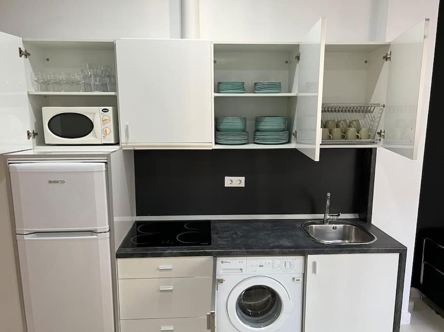 Japanese Style 9 Person Flat, Close To Alhambra Appartement *
