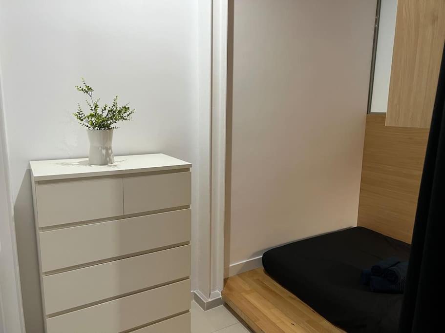 Japanese Style 9 Person Flat, Close To Alhambra * Grenade